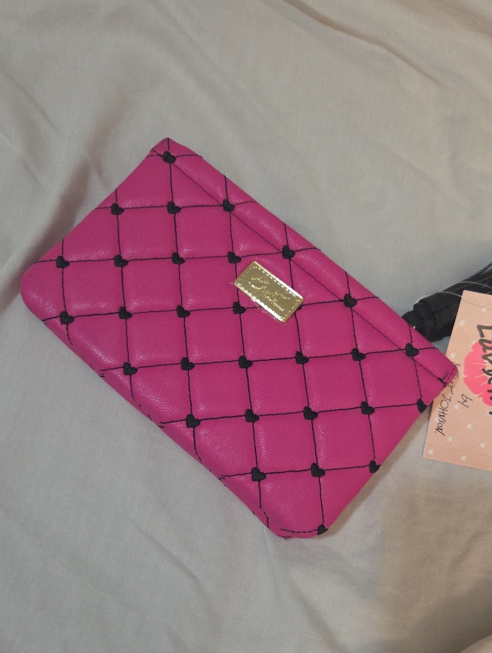 Betsey Johnson Luv Betsey NWT Hot Pink Quilted Women's Wristlet Black Stitching